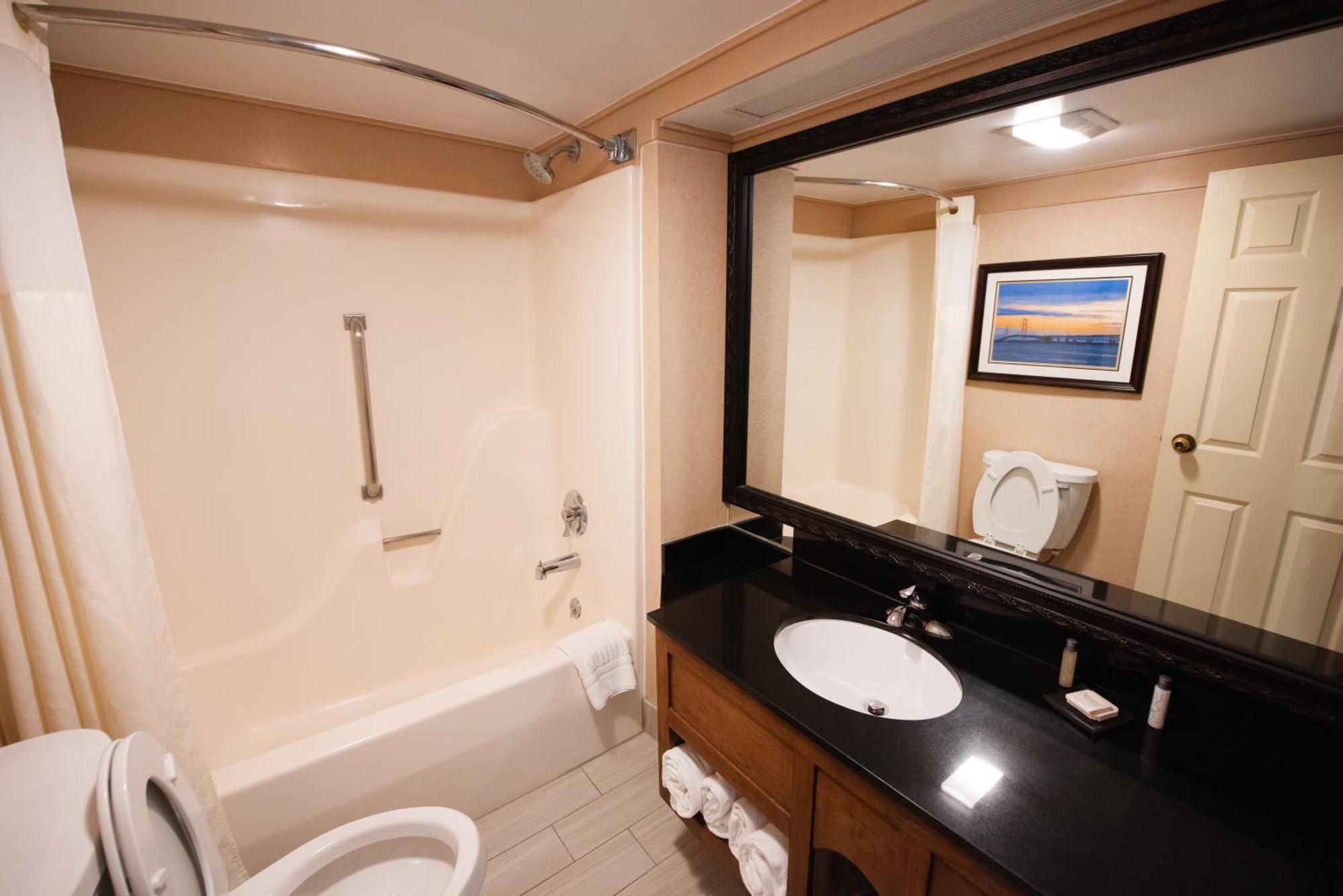 Hamilton Inn Select Beachfront ماكيناو سيتي المظهر الخارجي الصورة