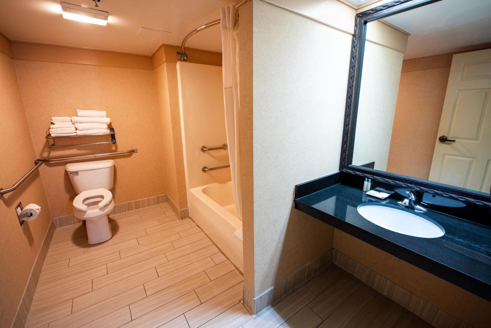 Hamilton Inn Select Beachfront ماكيناو سيتي المظهر الخارجي الصورة