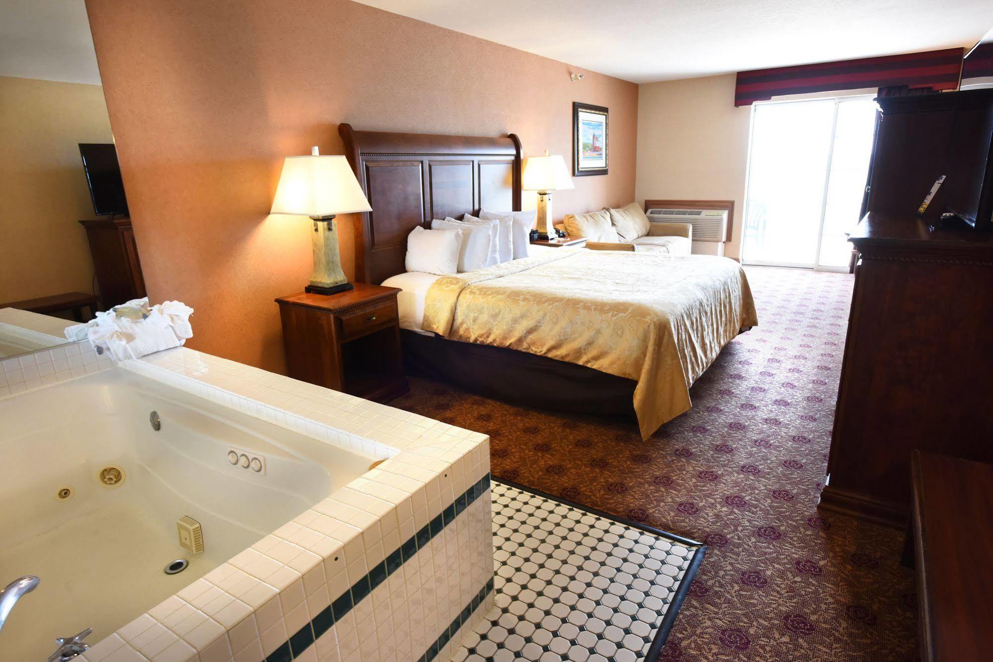 Hamilton Inn Select Beachfront ماكيناو سيتي المظهر الخارجي الصورة