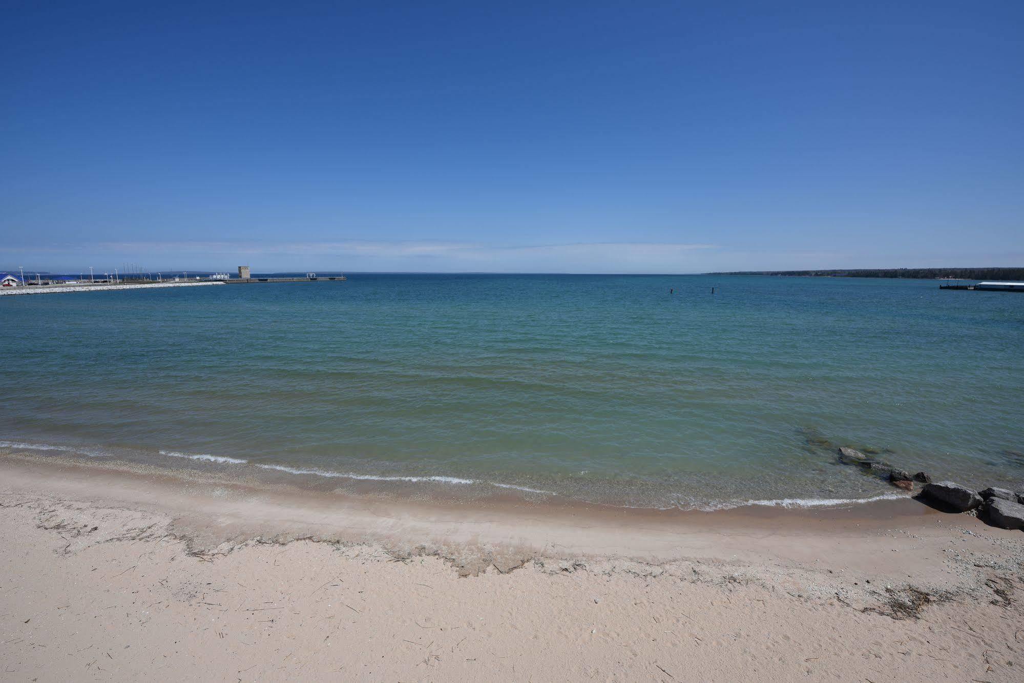 Hamilton Inn Select Beachfront ماكيناو سيتي المظهر الخارجي الصورة